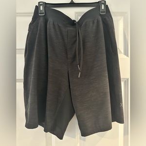 Lululemon, mens, T.H.E. Short with liner, black with dark blue